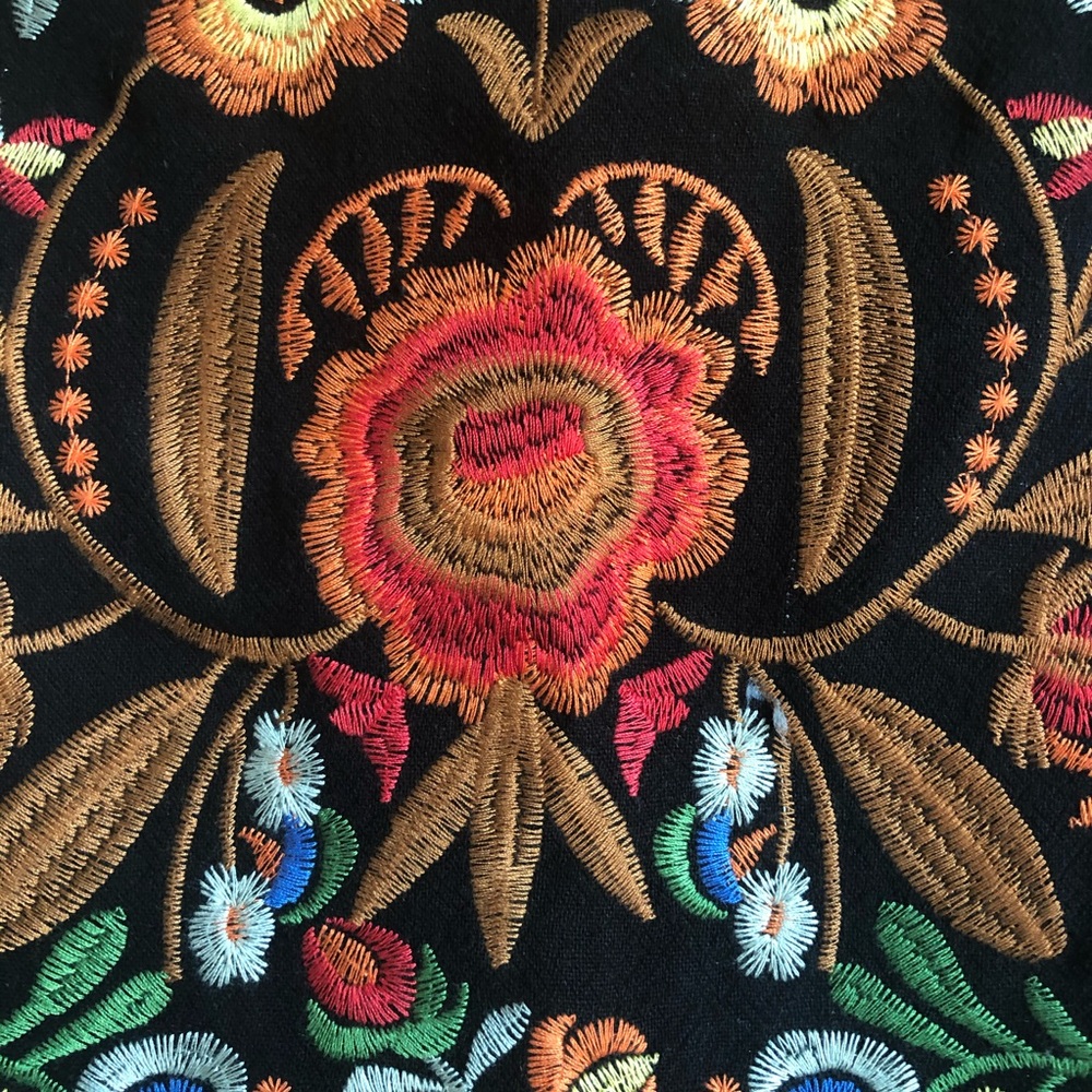 Sold Umgee Boutique embroidery skirt Size Large - Picture 5 of 12